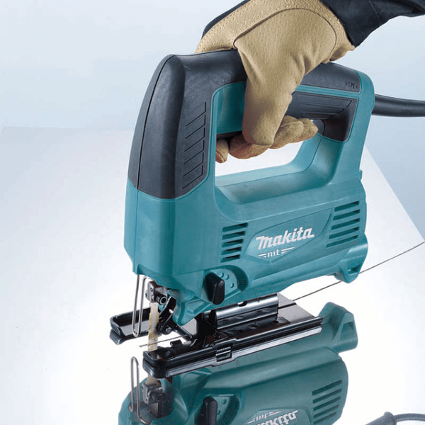 Sierra Caladora Makita M4301B - 450 Watts