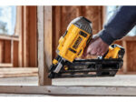 Clavadora Para Estructuras 20v Sin Batería Dewalt Dcn692b
