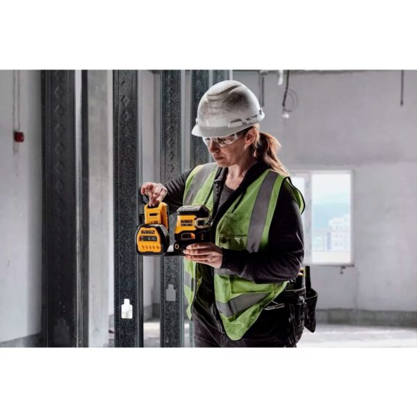 Nivel Láser Verde De Línea Cruzada 20v Max* Dewalt Dcle34220gb