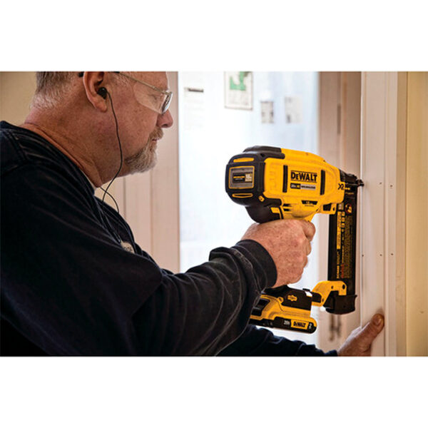 Clavadora De Acabado Angular 20v Dewalt Dcn660b - Sin Baterías