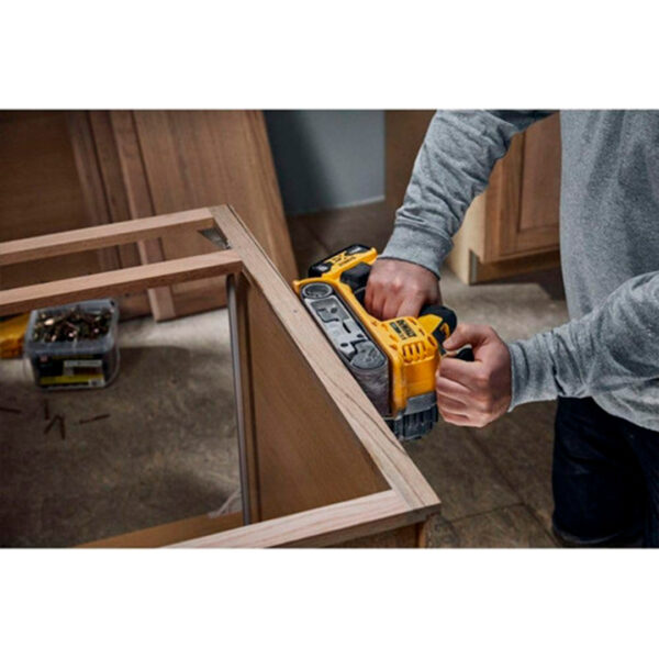 Lijadora de Banda Inalam. Dewalt DCW220B-B3 - Sin baterías