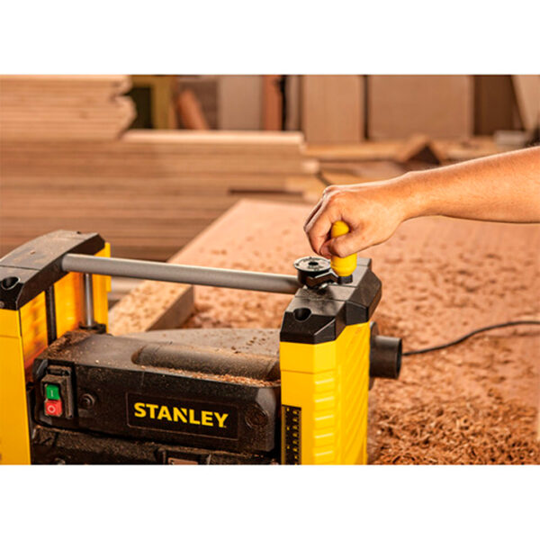 Cepillo de Banco Stanley STP18-B2 - 1.800 Watts