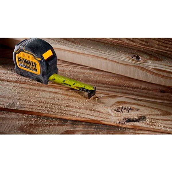 Huincha De Medir Dewalt ATOMIC COM SERIESTM 8m/26 Dwht38126s