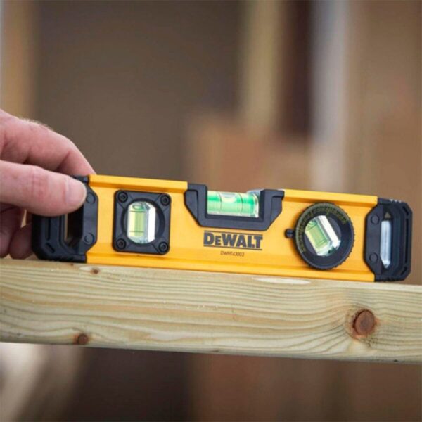 Nivel de Torpedo Magnético 25cm Dewalt Dwht43003